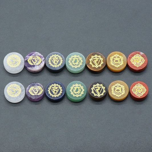 Lot de 7 pierres naturelles rondes de 16 à 18 mm, 7 chakras, ornements, améthyste, quartz, autocollants énergétiques, symboles, Reiki, divination, guérison